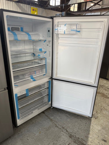 Factory second Electrolux 496L Ultimate Taste 500 Bottom Mount Refrigerator Matte Black EBE5002BD-R - Second Hand Appliances Geebung